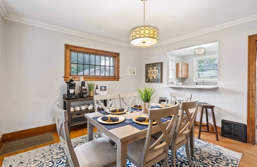 Harters Heights House | Walk to ND and Eddy Street, ProCleaned * Comfy * Updated