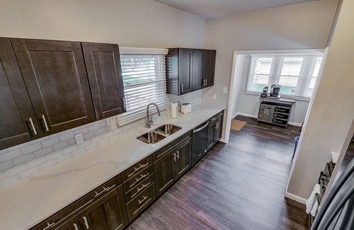 Northeast South Bend House | Walk to ND and Eddy Street, ProCleaned * Comfy * Updated
