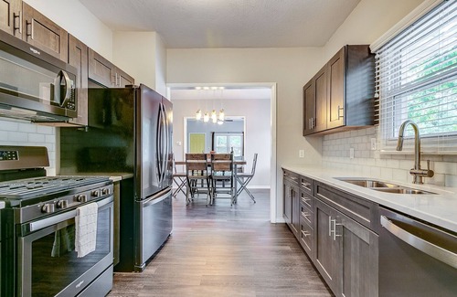 Northeast South Bend House | Walk to ND and Eddy Street, ProCleaned * Comfy * Updated