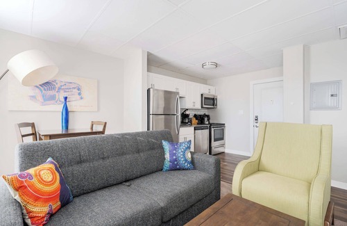 Chatham-Arch Apartment | Walk to Nightlife & Attractions