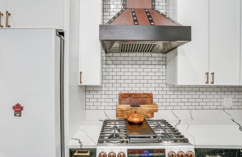 Stockade Historic District Apartment | Walk to Nott Memorial: Studious Retreat Near Eats