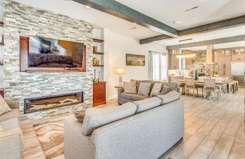 Myrtle Beach House | Walk to Ocean Myrtle Beach House with Hot Tub!