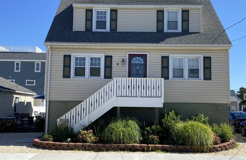 North Beach Haven House | Walk to Ocean, Family Friendly, Clean, Comfy and Fun - 8 Houses to the Beach!