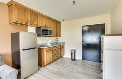 Oakland City Apartment | Walk to Ocu, Golf: Updated Oakland City Studio!