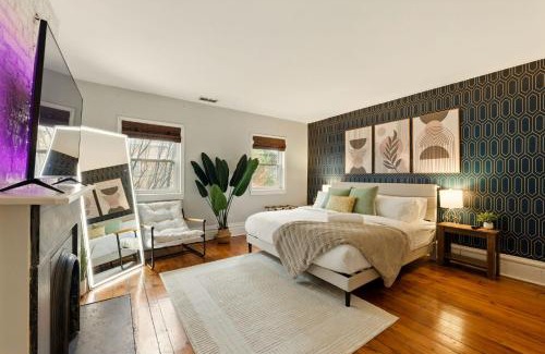 University District Apartment | Walk to OSU & Short North FREE PARKING Fire Pit