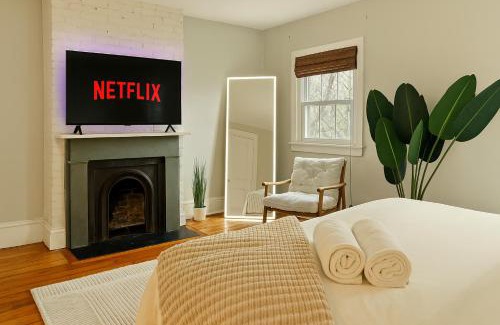 University District Apartment | Walk to OSU & Short North FREE PARKING Fire Pit