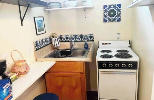 Downtown Apartment | Walk to Palafox Restaurants, Markets and Events.
