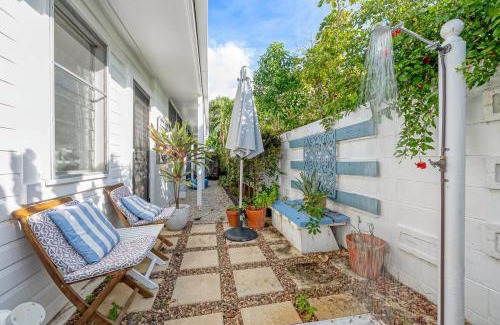Pallarenda Apartment | Walk to Pallarenda beach A Dream Escape in Sallows Street
