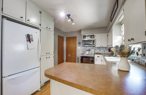 Waterloo House | Walk to Park: Waterloo Home w/Furnished Deck