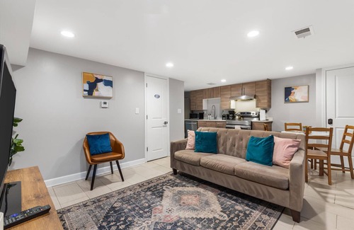 Stanton Park Apartment | Walk to Parks, Restaurants, Monuments & More!