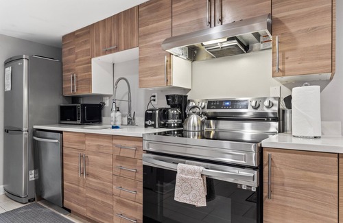 Stanton Park Apartment | Walk to Parks, Restaurants, Monuments & More!