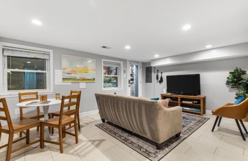 Stanton Park Apartment | Walk to Parks Restaurants Monuments & More