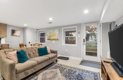 Stanton Park Apartment | Walk to Parks Restaurants Monuments & More