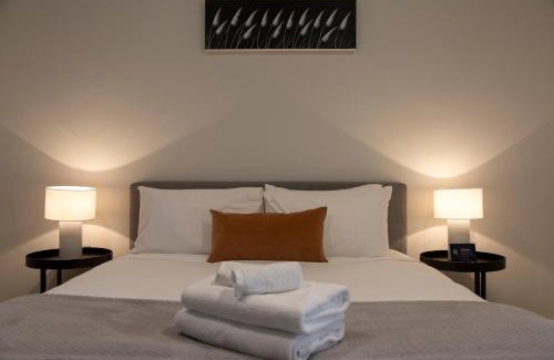 Grey Lynn Apartment | Walk To Ponsonby & K Road Sunny Modern Apartment