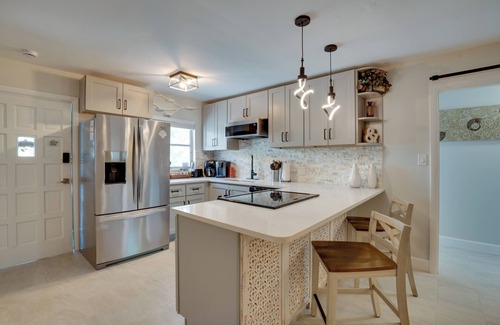 Redington Shores House | Walk to Redington Beach: Renovated Duplex w/Patio