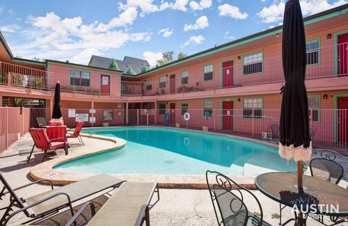 Brentwood Apartment | Walk to Restaurants or Cook in Subway Tile Kitchen