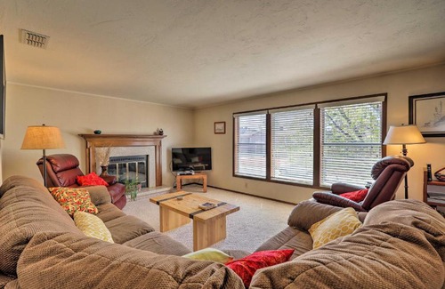 Page House | Walk to Rim View Trail Page Home with Deck and Yard