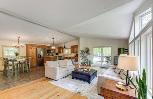 Loudonville House | Walk to River: Loudonville Retreat w/Hot Tub!