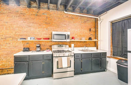 Hannibal Apartment | Walk to River + Shops: Downtown Hannibal Loft