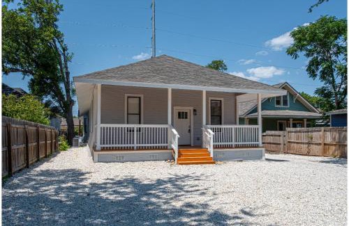 Eastside Promise Neighborhood Apartment | Walk to Riverwalk 3BR2BA Gem Near Fun Downtown