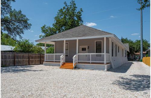 Eastside Promise Neighborhood Apartment | Walk to Riverwalk 3BR2BA Gem Near Fun Downtown