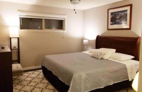 Athens Apartment | Walk to Sanford Stadium DT view Dawg Friendly
