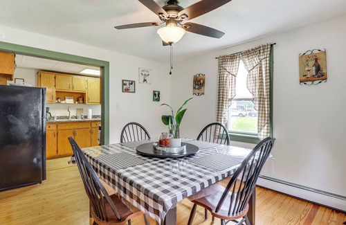 Saylorsburg House | Walk to Saylors Lake: Townhome w/Shared Perks!