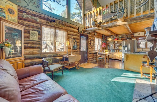 Johnston Cabin | Walk to Saylorville Lake: Spacious Home w/Deck!