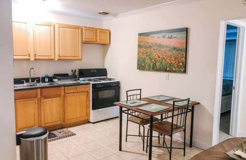 University Heights Condo | Walk to Shands/UF - Budget 2 Bedroom Condo, Pool!