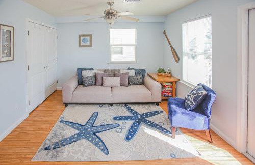 Surfside Beach House | Walk to Shore and Eats Surfside Beach Gem with Deck