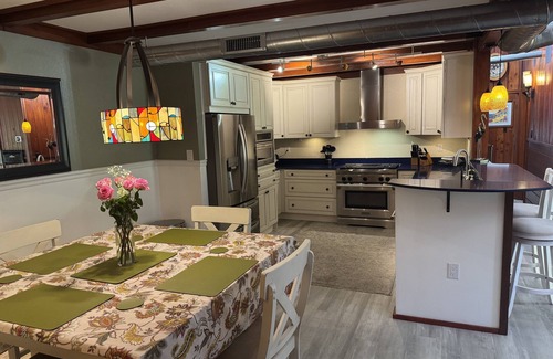 Siesta Key Apartment | Walk To Siesta Village And Beach/Private Heated Pool & Hot Tub