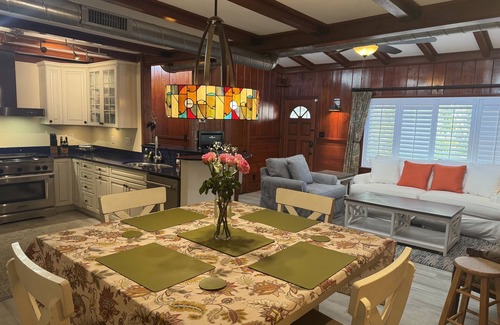 Siesta Key Apartment | Walk To Siesta Village And Beach/Private Heated Pool & Hot Tub