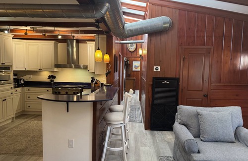 Siesta Key Apartment | Walk To Siesta Village And Beach/Private Heated Pool & Hot Tub