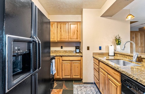 Park City Condo | Walk to Ski | Hot Tub | Great Location