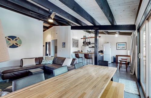 Alpine Meadows Condo | Walk to Ski Lift | Modern Top-Floor Mountain-View Getaway Near Scenic Trails