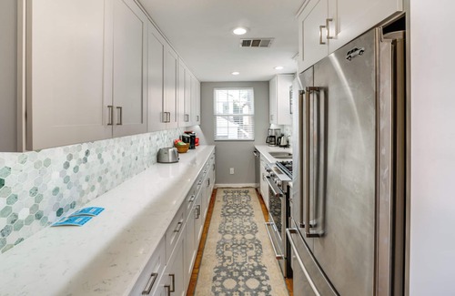 Park Cities Apartment | Walk to Stadium: University Park Gem!