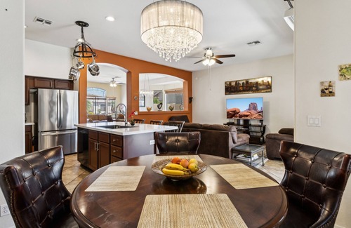 Glendale Parkside HOA House | Walk to State Farm Stadium & Westgate Family Home