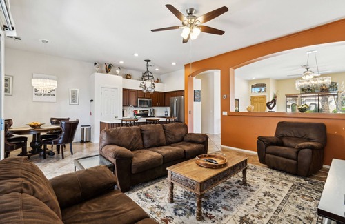 Glendale Parkside HOA House | Walk to State Farm Stadium & Westgate Family Home