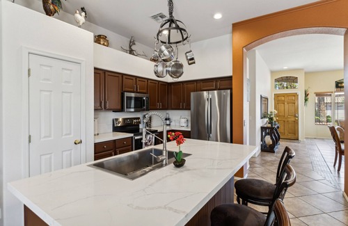 Glendale Parkside HOA House | Walk to State Farm Stadium & Westgate Family Home