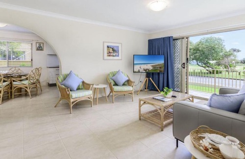 Woorim House | Walk to Surf Beach - Ground floor apartment - Bribie Horizons Boyd St, Woorim