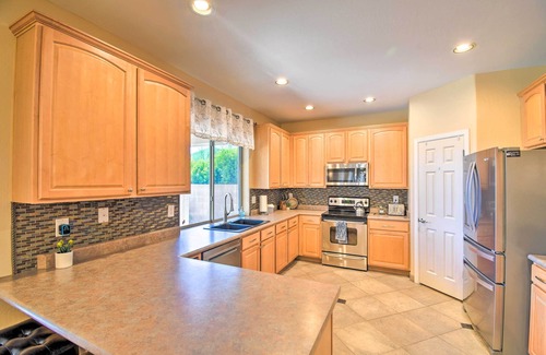 Orchards House | Walk to Surprise Stadium: Villa w/Covered Patio!