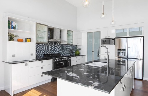 Terrigal House | Walk to Terrigal or Beach or stay Poolside