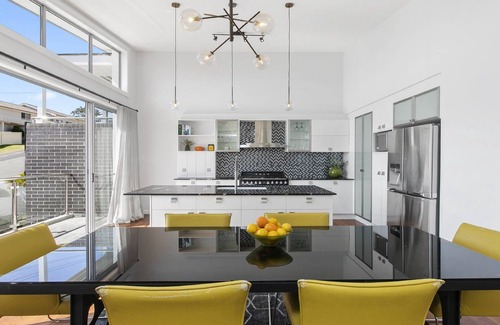 Terrigal House | Walk to Terrigal or Beach or stay Poolside