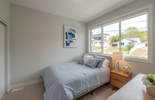 Okanagan-Similkameen House | Walk to the beach from brand new modern townhouse!