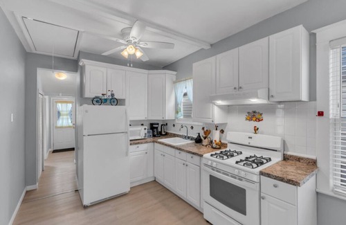 Keansburg House | Walk to the Beach from this Beautiful Beach Cottage!