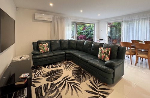 Orakei Apartment | Walk to the beach