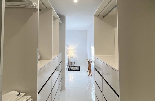 Orakei Apartment | Walk to the beach