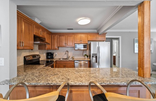 North Naples House | Walk to the beach, restaurants, grocery and more! Enjoy all Naples has to offer