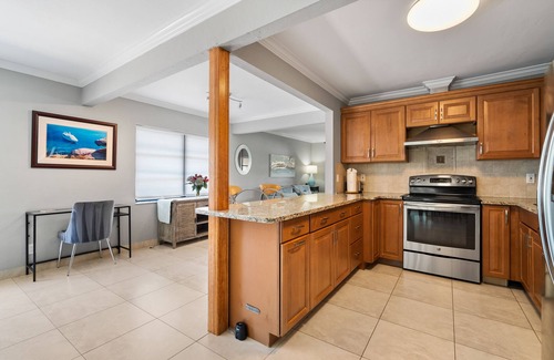 North Naples House | Walk to the beach, restaurants, grocery and more! Enjoy all Naples has to offer