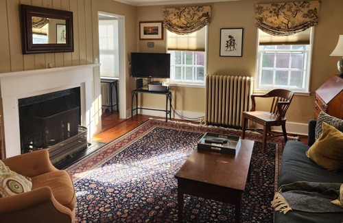 Prides Crossing House | Walk to the ocean and restaurants, home in the heart of Beverly Farms